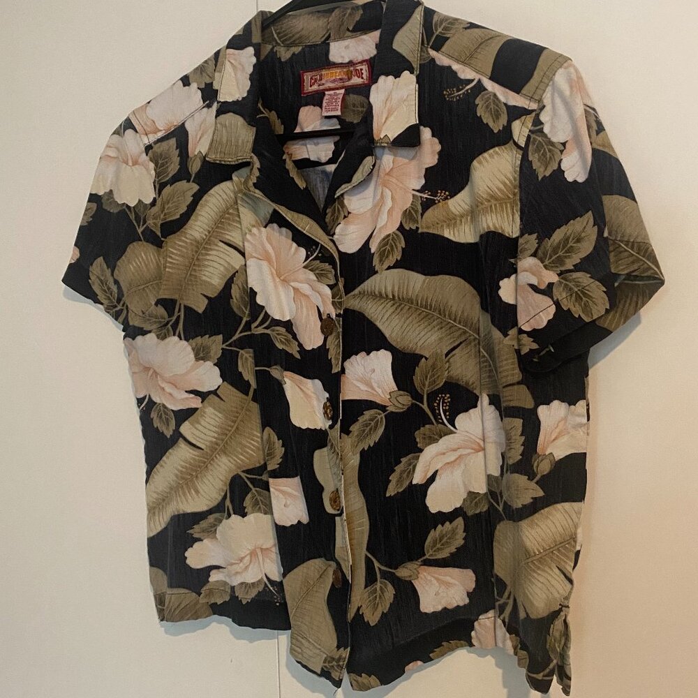 Carribean Joe Short Sleeve Button Down Shirt Hibiscus Size M 100% Rayon Vintage